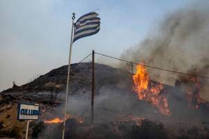 erste feuer in griechenland: zivilschutz warnt vor hoher waldbrandgefahr