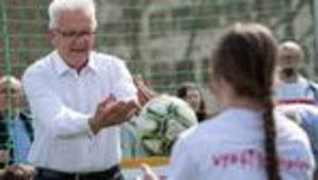 sport: kretschmann will mit schwiegersohn zu em-spiel