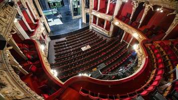 berliner ensemble plant wieder erste vorstellungen
