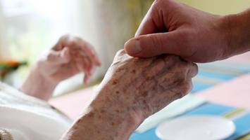 dak pflegereport: fachkräftemangel in der pflege alarmierend