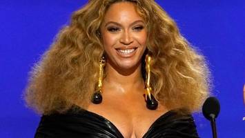 Beyoncé führt die Billboard-Charts an