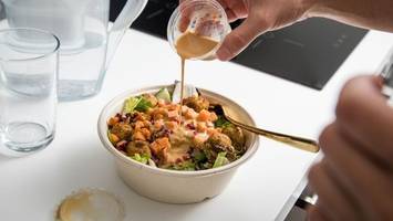 bowl, salat und co.: in to-go-essen steckt oft viel zucker