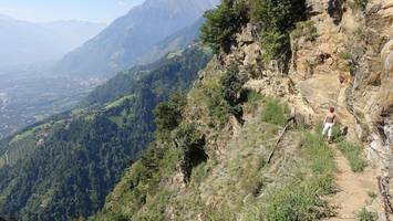 Für 82-Jährigen kommt jede Hilfe zu spät - Deutscher Urlauber stürzt auf beliebtem Wanderweg in Südtirol 60 Meter in die Tiefe