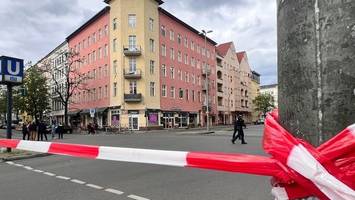 einsturzgefahr: polizei evakuiert wohnhaus in schöneberg