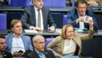 Bundestag: Bundestagsparteien werfen AfD vor, Russland zu unterstützen