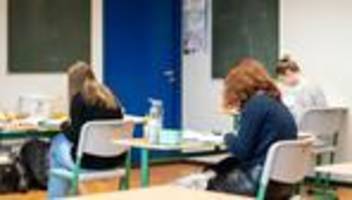 Abitur: Politikabitur in Niedersachsen nach Einbruch unterbrochen
