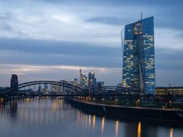 Geldpolitik: EZB wartet mit der Zinswende
