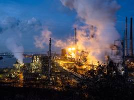 Industrie: Thyssenkrupp streicht Jobs in Europas größtem Stahlwerk