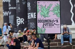 documenta: Petition zum Erhalt der Kunstfreiheit übergeben