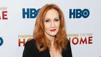 Bezeichnet Transfrauen als „Männer“ - J.K. Rowling bleibt in Trans-Debatte trotz prominenter Kritik bei ihrer Meinung