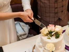 Änderungen auch für Kinder: Eheleute sollen künftig Doppelnamen tragen dürfen