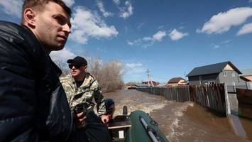 Flutwelle in Russland steigt noch an