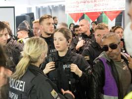 berlin: polizei löst umstrittenen palästina-kongress auf