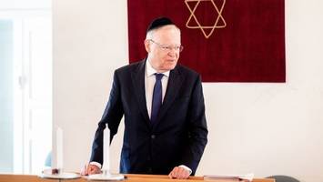ministerpräsident besucht synagoge nach dem brandanschlag