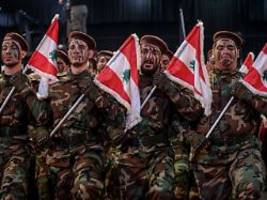 stützpunkte auf golanhöhen: hisbollah-miliz greift aus dem libanon mit raketen an