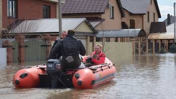 Flut im russischen Gebiet Orenburg überschreitet Scheitel