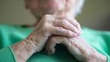 soziales: programm gegen senioreneinsamkeit dauerhaft etablieren
