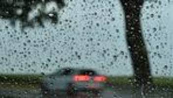 wettervorhersage: gewitter, sturmböen und regen erwartet
