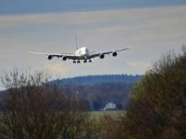 Streiks und Tarifverhandlungen: Lufthansa kommt nicht auf Höhe - Prognose kassiert