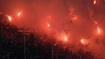ministerin will härtere strafen für pyrotechnik im stadion