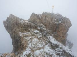 Garmisch-Partenkirchen: Mit Sneakern und Jogginghose: Zwei Bergsteiger an Zugspitze gerettet