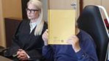 Prozess in Düsseldorf: Eifersuchtsdrama: 89-Jähriger ersticht Ehefrau - Haftstrafe