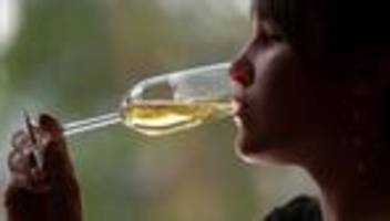 statistik: rund 17.000 alkoholkranke menschen im saarland