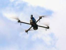 Fabrik, Radarstation, Flugplatz: Ukrainische Drohnen attackieren gleich mehrere Ziele