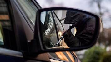 BMW-Fahrer schlägt Autodieb in die Flucht – buchstäblich