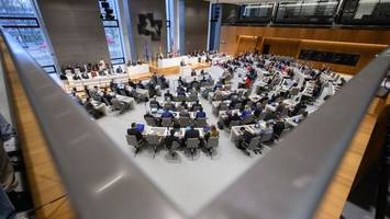 Landtag hebt Immunität von zwei Abgeordneten auf