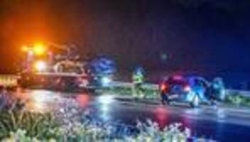 Unfälle: Unfälle durch Hagel und Regen auf der A5: Sieben Verletzte