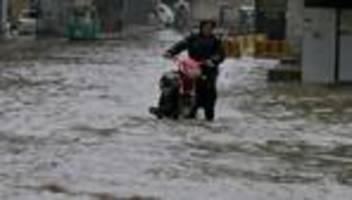 Wetter: Fast 140 Tote nach Unwettern in Südasien