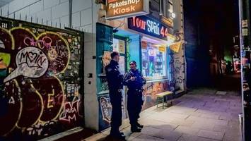 Polizei durchsucht Kiosk, Laden und Wohnung auf St. Pauli