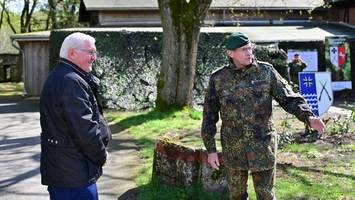 Steinmeier besucht Truppenübungsplatz Munster