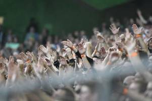 eine woche nach uefa-sperre: bayern-fans zünden pyrotechnik
