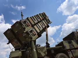 Krieg in der Ukraine: Nato-Staaten sagen Ukraine weitere Hilfe bei Luftverteidigung zu