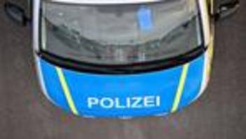schleswig-flensburg: auto gerät in gegenverkehr: fahrer stirbt