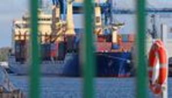 Sanktionen gegen Russland: Festgesetzter Frachter aus Russland darf Rostocker Hafen verlassen