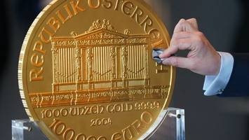 materialwert 2,2 millionen: riesige goldmünze ausgestellt