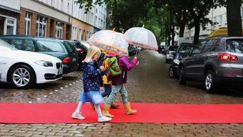 Roter Teppich auf Hamburger Kreuzungen – was dahintersteckt