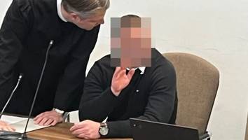 Erem (†35) starb durch Kopfschuss - Nach brutalem Rocker-Mord in Köln grinst Angeklagter vor Gericht nur in die Kamera
