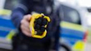 Elektroschock-Pistole: Polizei greift öfter zum Taser: Drückt aber selten ab