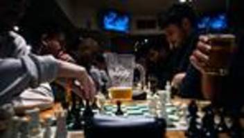 Schach-Kandidatenturnier: Fünf Runden im Madison Avenue Pub