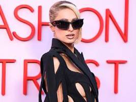 Ewig von London geträumt: Paris Hilton stellt Tochter und Song vor