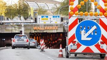 staufalle wallringtunnel: gesperrte fahrspur gibt rätsel auf