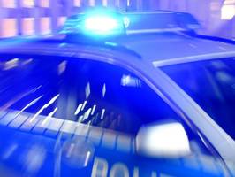 Unfall in Traunstein: Geschlossene Schranken ignoriert - Auto kollidiert mit Zug
