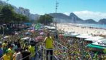 brasilien: ex-präsident bolsonaro versammelt tausende anhänger in rio de janeiro