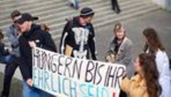 hungerstreik in berlin: hungern gegen den bundeskanzler