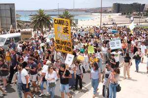 Menschen auf den Kanaren protestieren gegen Bauprojekte und Umweltzerstörung