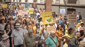 „Die Kanaren haben eine Grenze“ - Zehntausende demonstrieren auf Kanaren gegen Massentourismus
